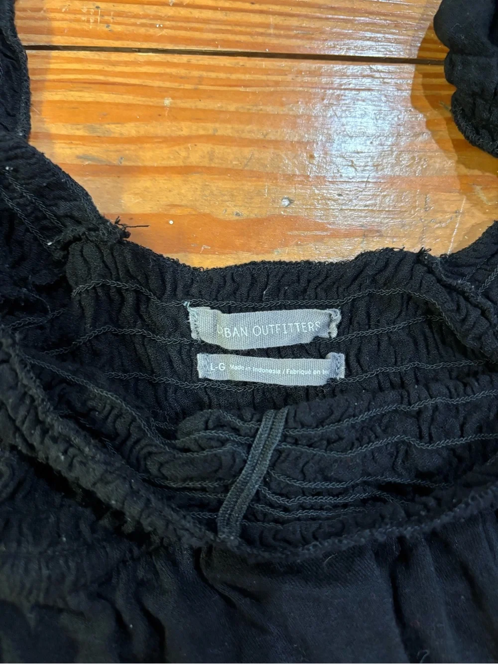 (439) BLACK RUFFLE TOP - Picture 4 of 7
